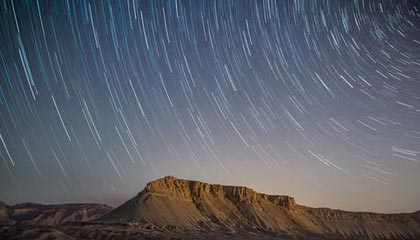 80万的009光辉 在姚明面前像老头乐 2米29巨人坐进去很费劲