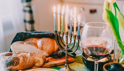 80万的009光辉 在姚明面前像老头乐 2米29巨人坐进去很费劲